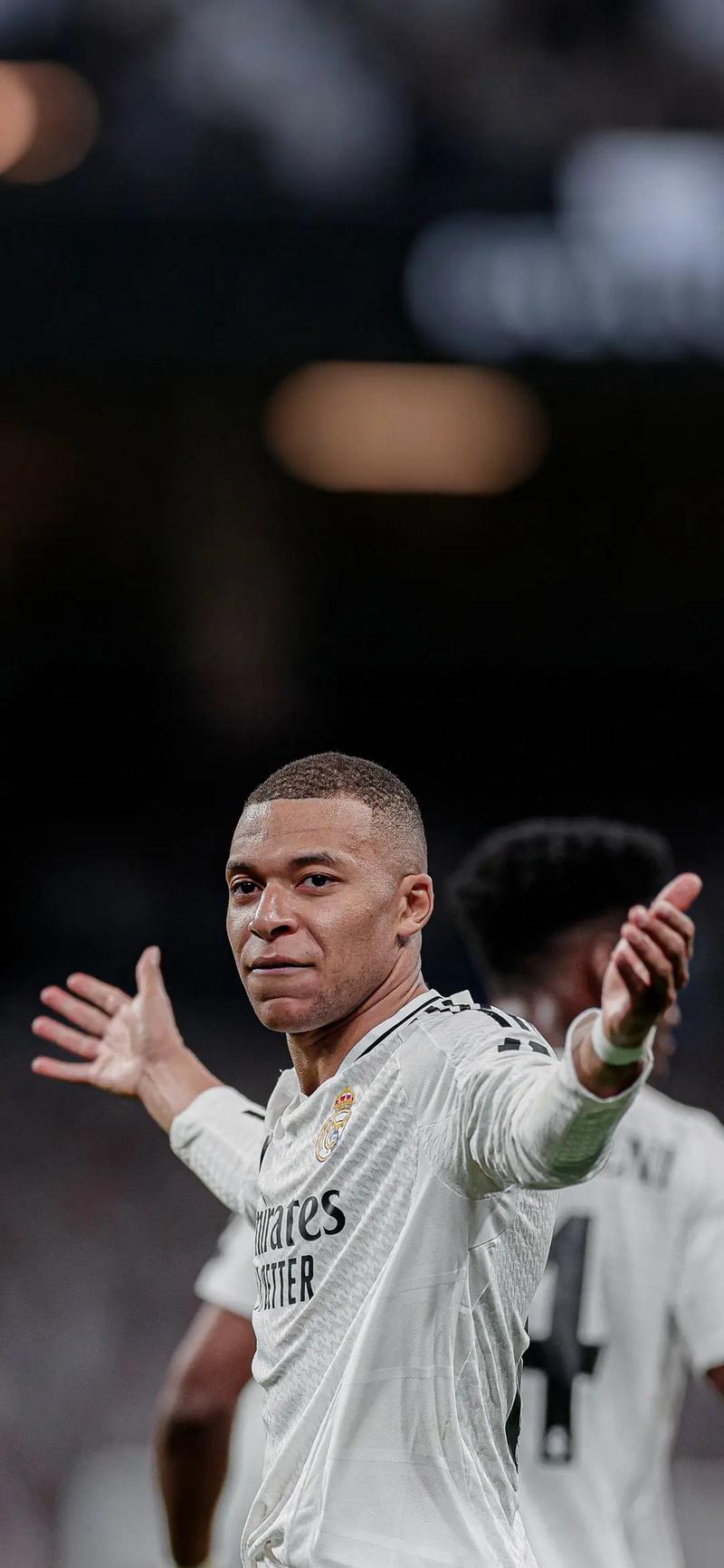 记者：阿隆索国家德比惹恼维尼修斯后，曾让米利唐去找他谈谈